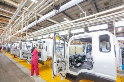 四川江淮建廠5周年首臺(tái)新能源輕卡下線，向著西南輕卡第一品牌邁進(jìn)